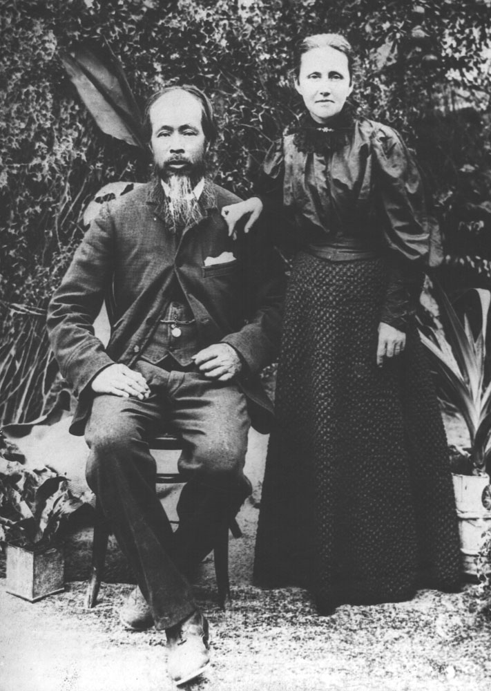Photo of George Ah Poo (sitting) and wife Emma