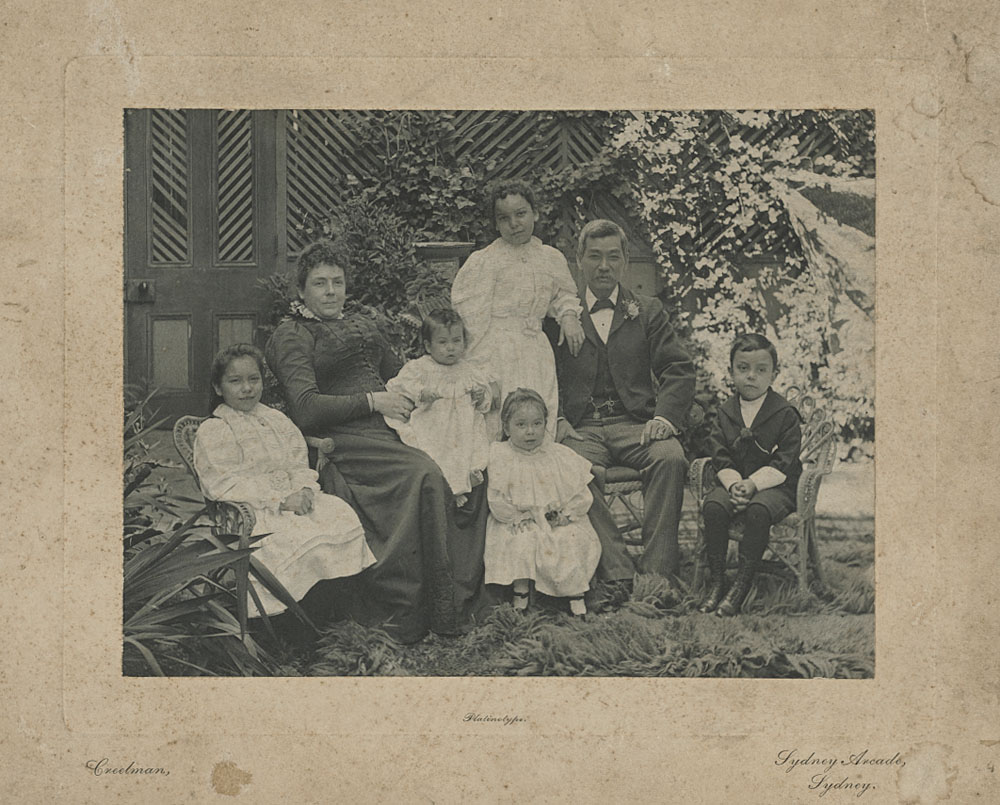 Outdoor photo of Quong and Mary Tart  and their four daughters and one son.