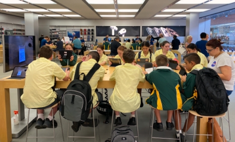 Leumeah High School students on a field trip to the Apple Store at Penrith