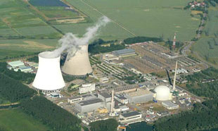 Arial photograph of Philippsburg nuclear power plant in Germany. Photo by Lothar Neumann, Gernsbach, CC BY-SA 2.5